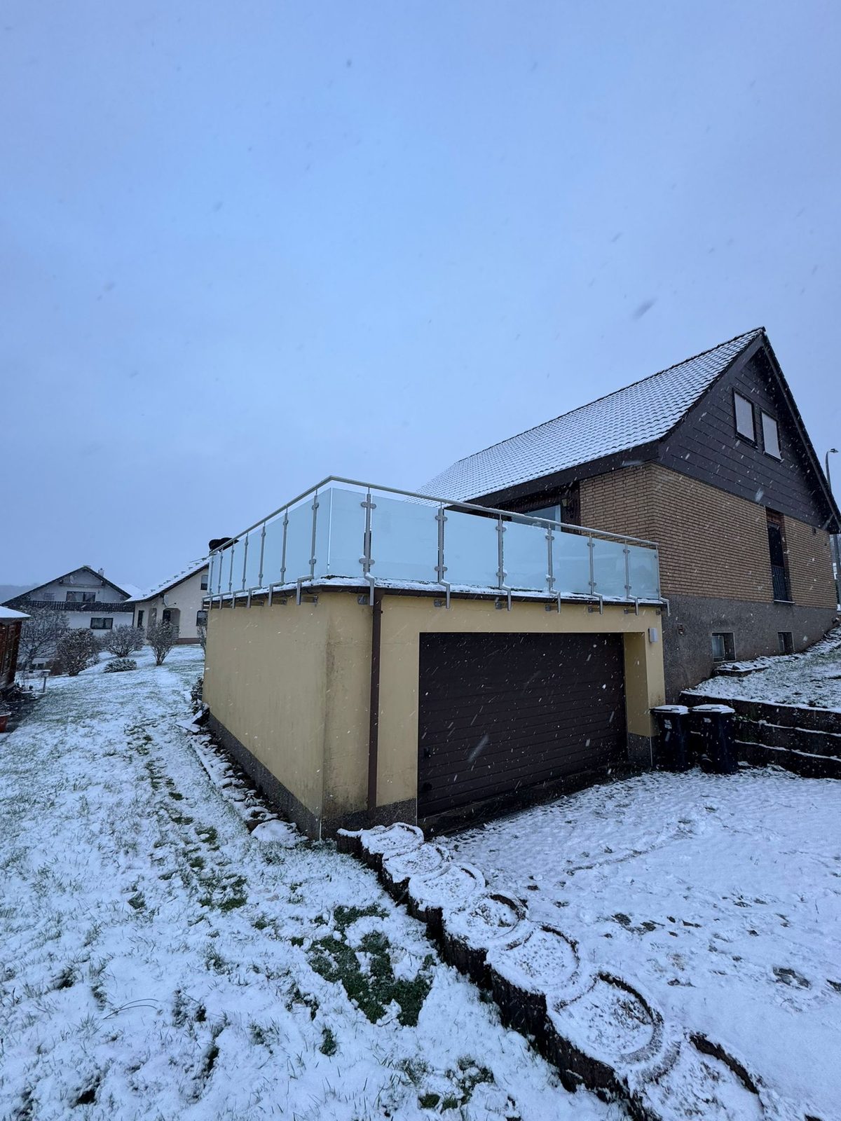 Balkon mit Glasgeländer – AN Metallbau GmbH
