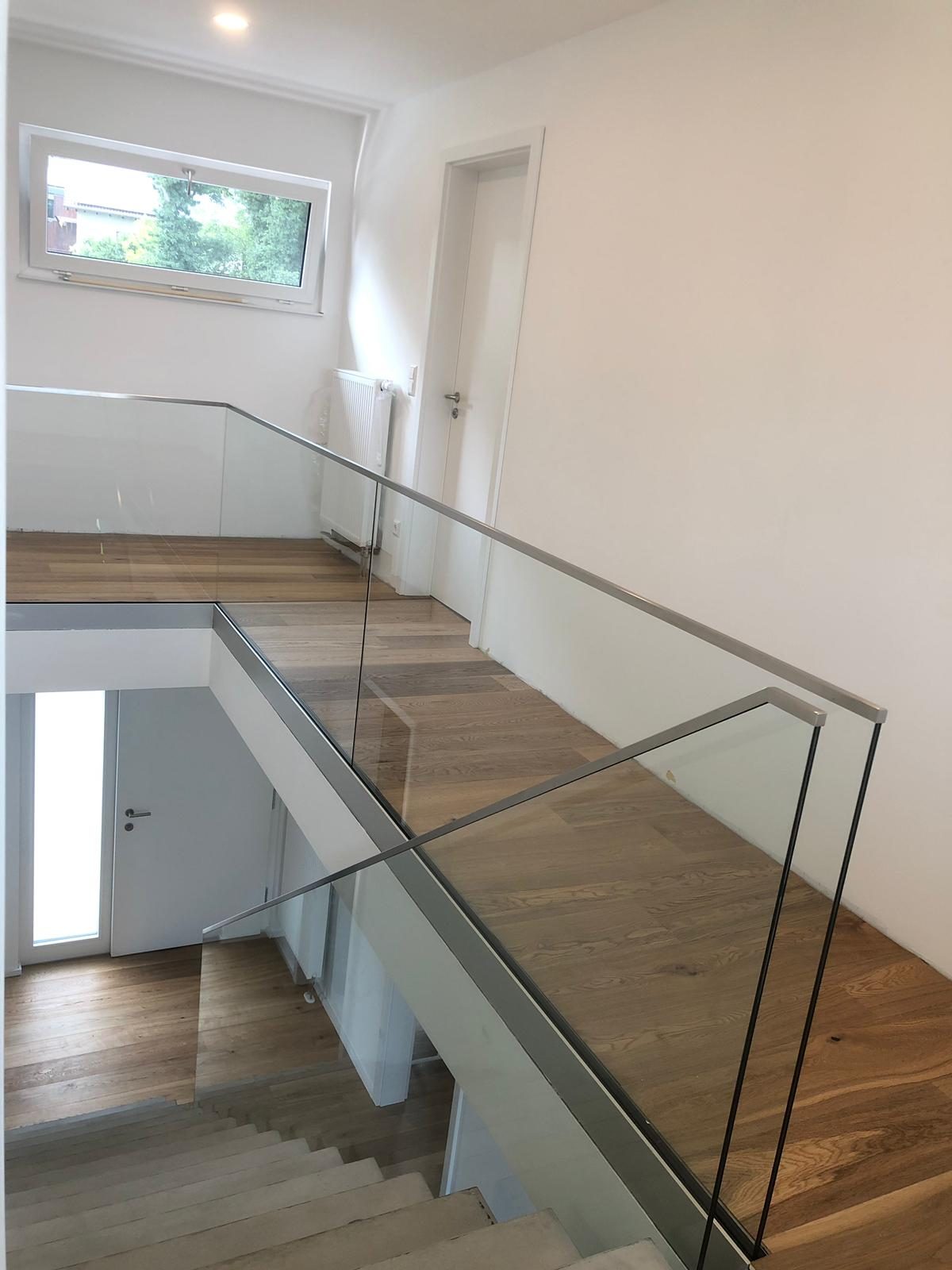 Glasgeländer an der Galerie – AN Metallbau GmbH