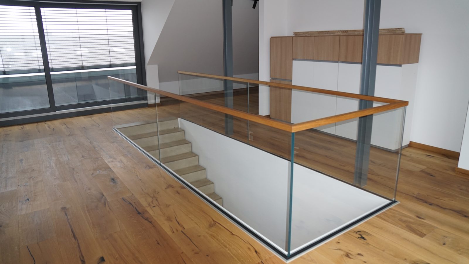 Glasgeländer auf der Galerie – AN Metallbau GmbH
