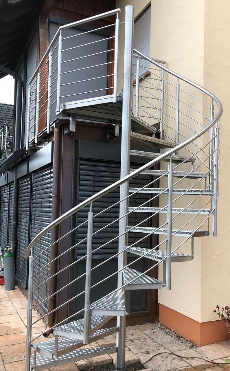 Feuerverzinkte Außen-Spindeltreppe aus Stahl – AN Metallbau GmbH